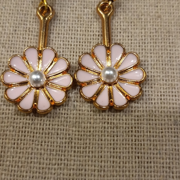 $5 Clearance Earrings Deal - Picture 2 of 4